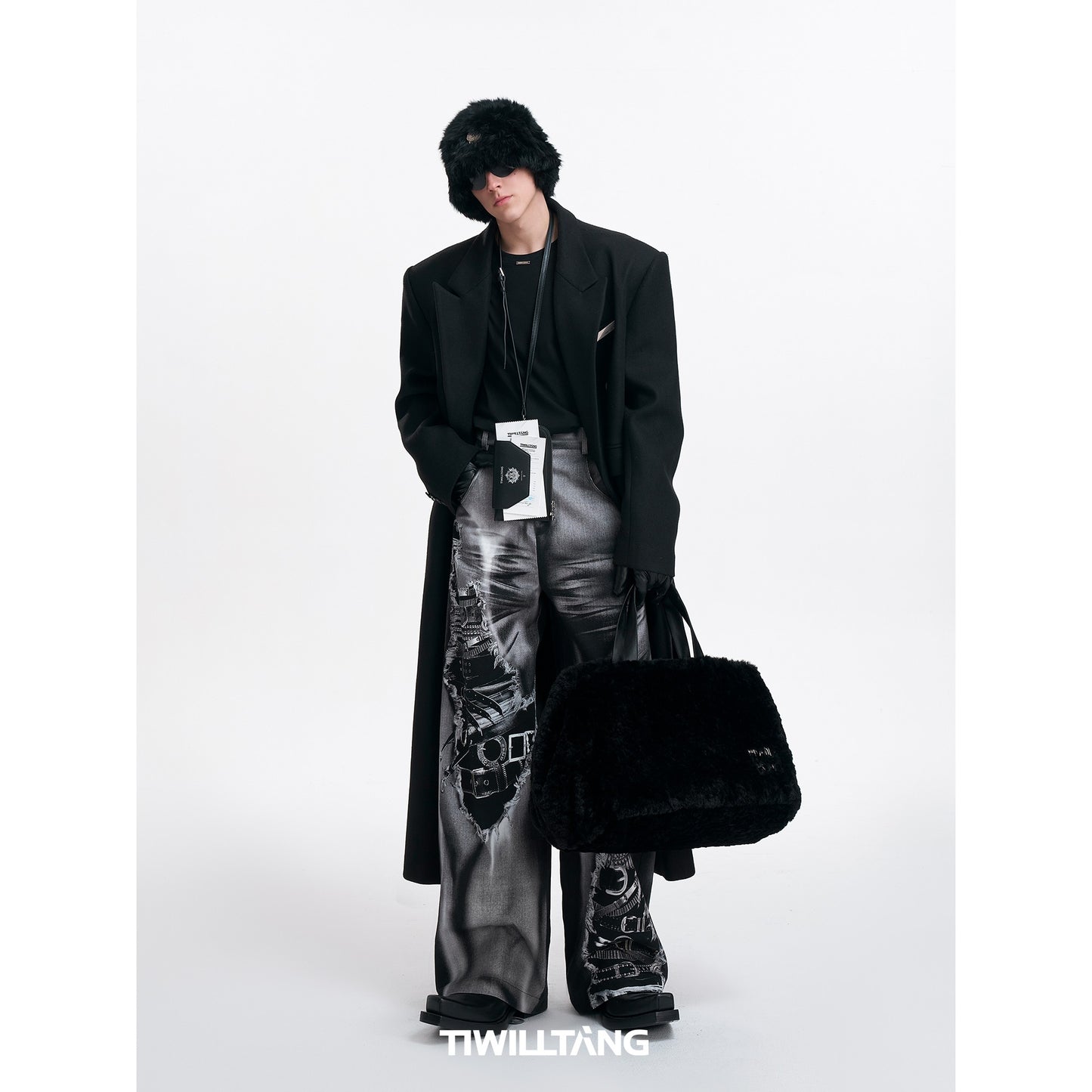 TIWILLTANG Qi Shi Lu &quot;Xie Huan Yan Yu&quot; original belt print trousers black denim wide-leg pants men