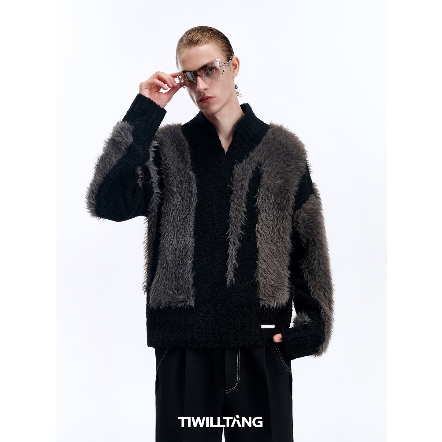 TIWLLTANG Qishilu &quot;White Feather Reflection&quot; imitation mink stitching knitted sweater lazy plush V-neck sweater