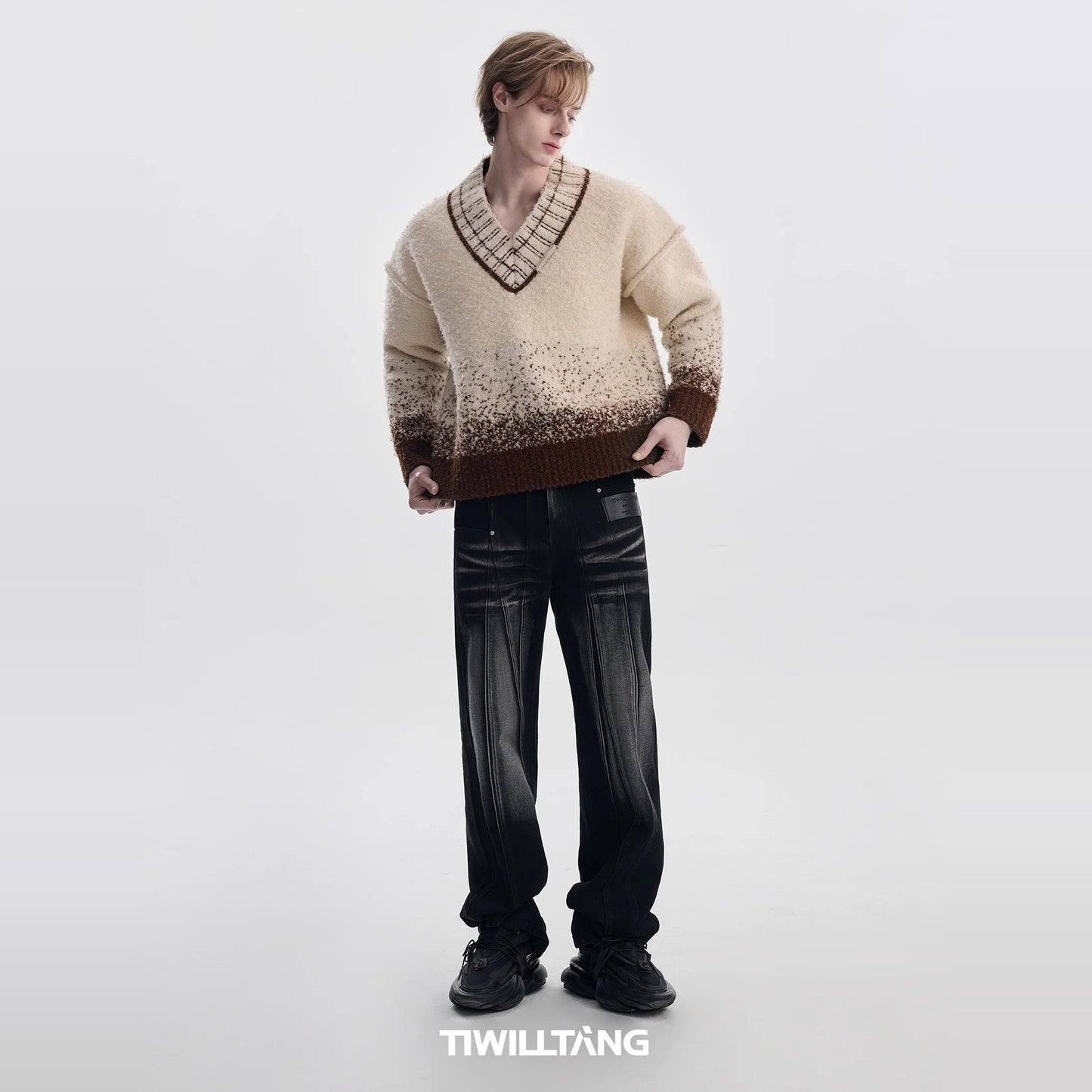 Tiwilltang Qi Shi Lu \"Xinglu Cloud Twilight\" Wei Zheming, the same heavy wool knitting V -neck sweater