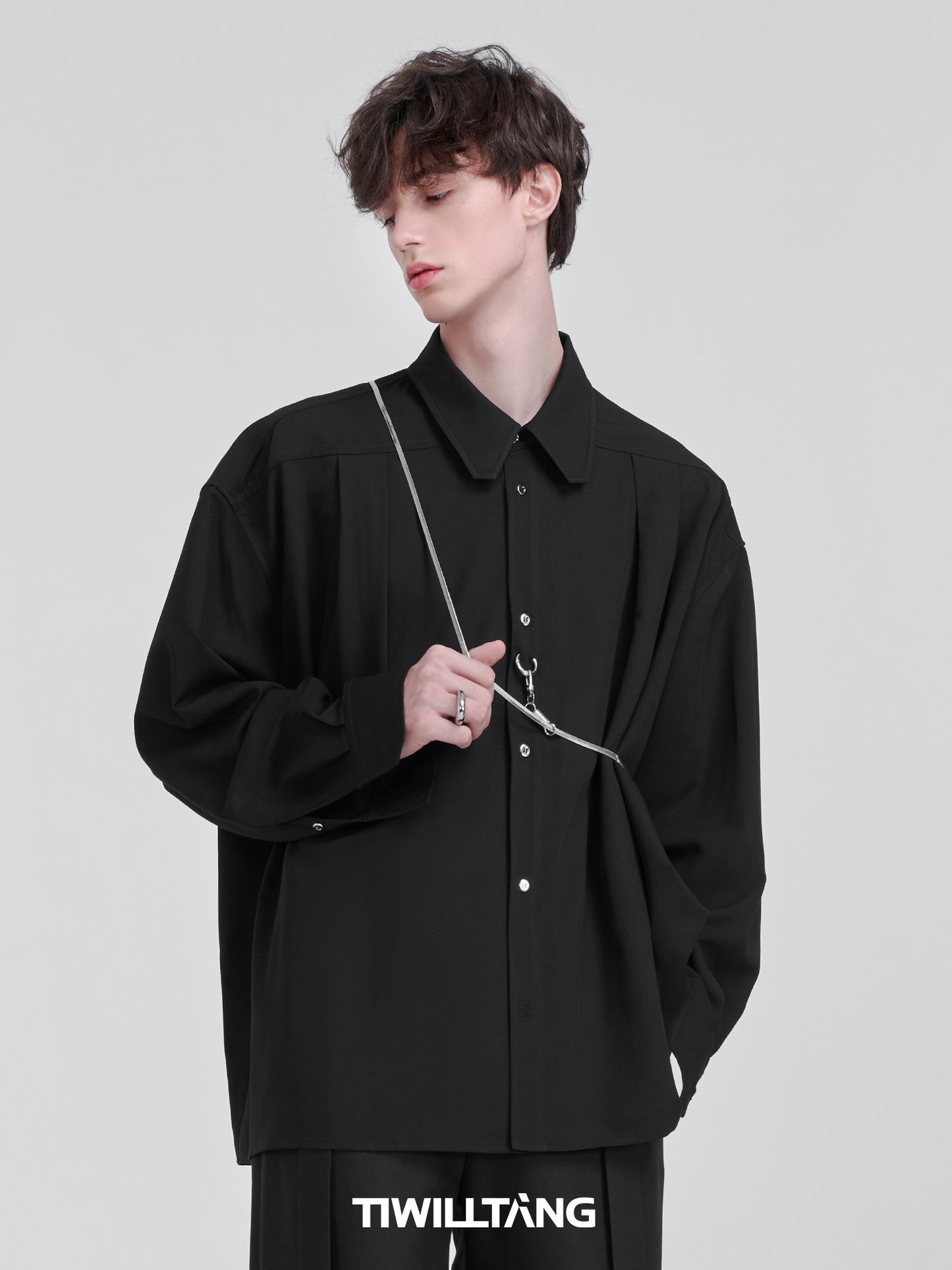 TIWILLTANG Qishilu &quot;Jinzhi Huanji&quot; keel chain lazy style drape solid color loose long-sleeved shirt