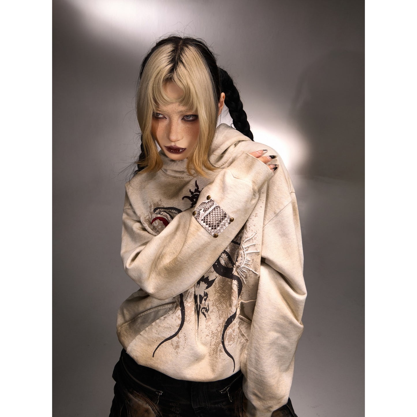 PERSONSOUL* &quot;Snake brings luck&quot; New Year limited edition wasteland distressed hooded sweatshirt/exclusively for offline stores