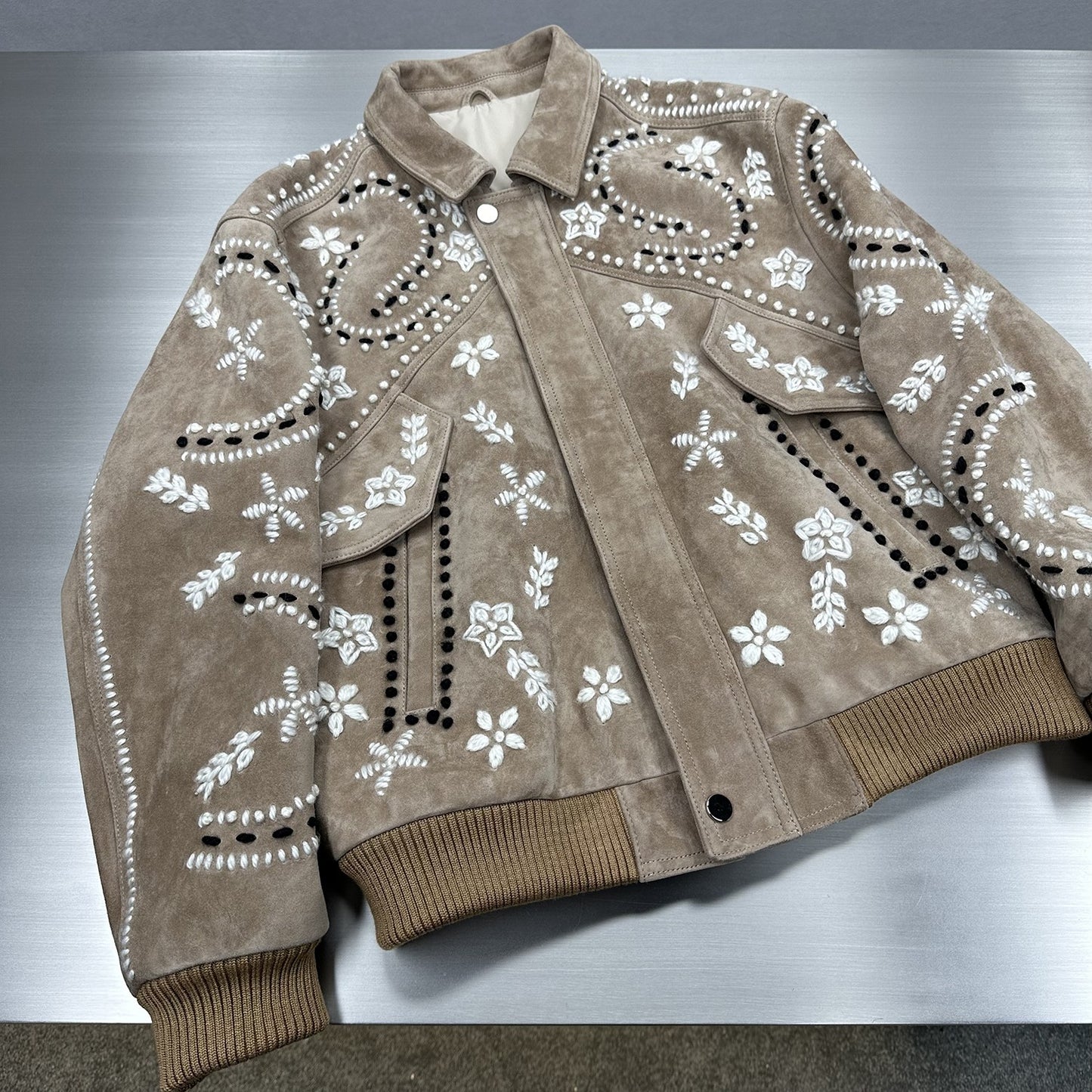 TrendMaybe&quot;Holiday style&quot; floral hand-embroidered suede sheepskin jacket