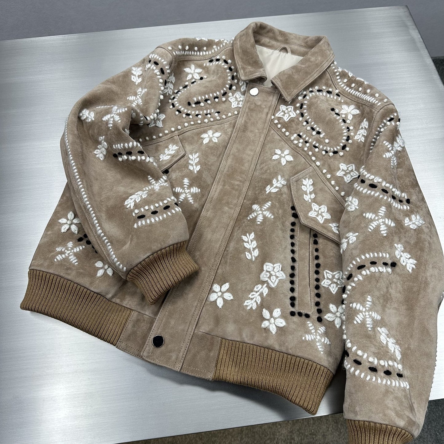 TrendMaybe&quot;Holiday style&quot; floral hand-embroidered suede sheepskin jacket