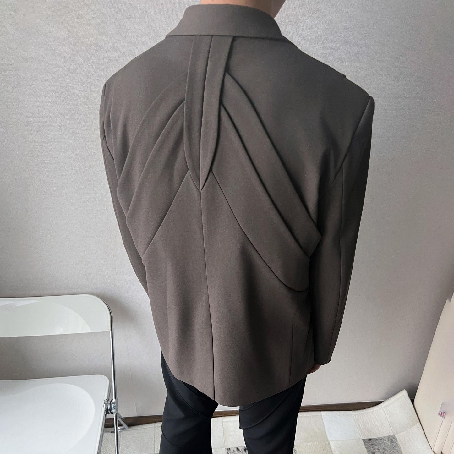 XEQUATION 24SS exoskeleton autumn three-dimensional silhouette deconstruction pioneer design shoulder pad suit jacket